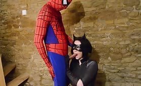 Catwoman blows Spiderman's dick
